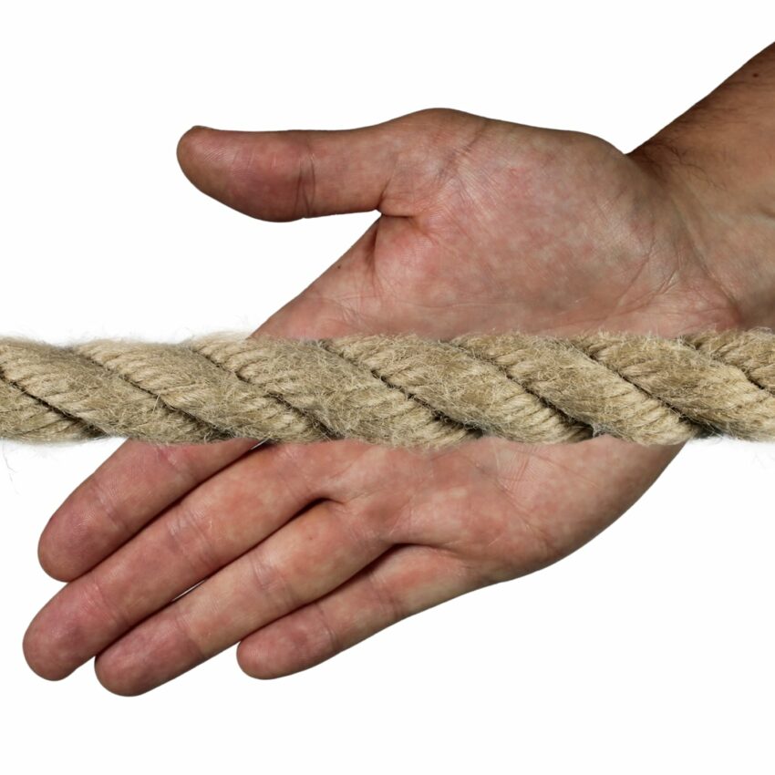 16mm-synthetic-hemp-rope-hand-scale