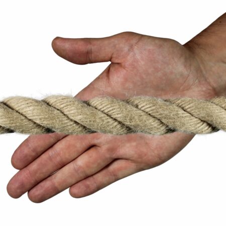 20mm-synthetic-hemp-rope-hand-scale