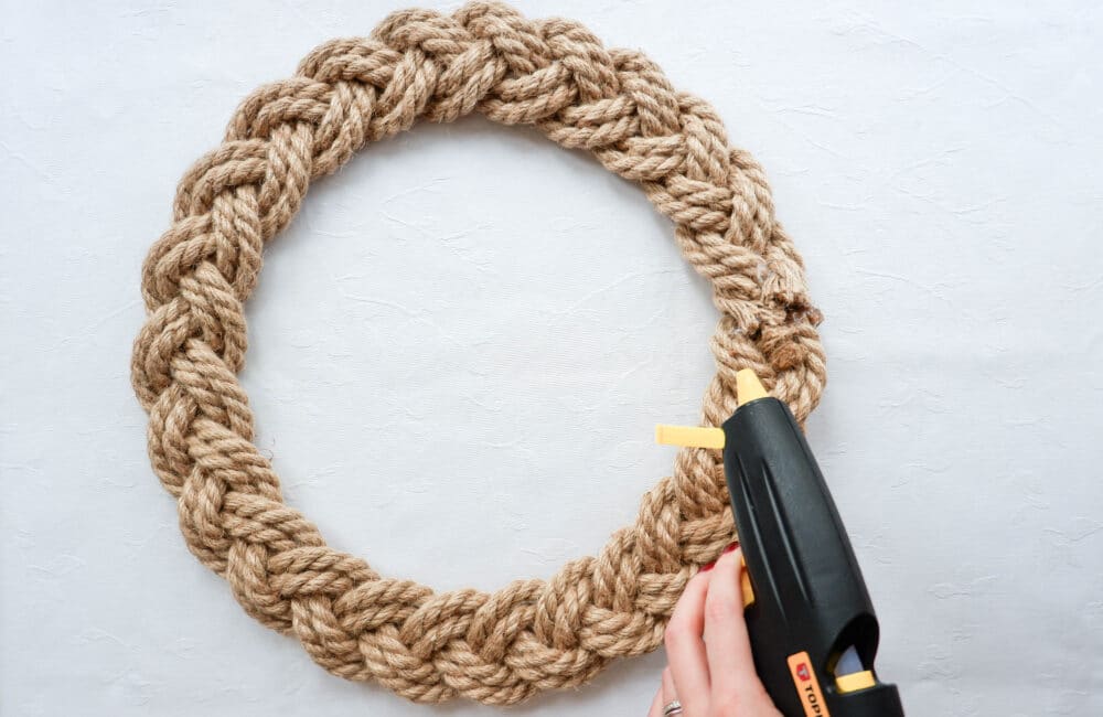 ends-of-braided-jute-secured-together