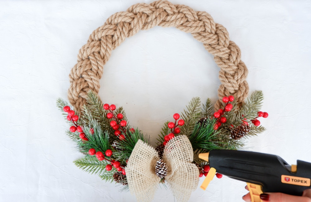 jute-burlap-with-pinecone-glued-to-christmas-wreath