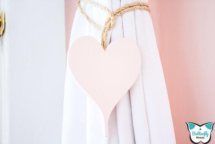 heart-curtain-tie