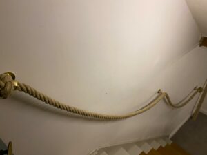 indoor-rope-stair-railing